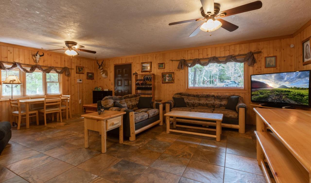 Remington Reload By Kabino Hot Tub Firepit Roku Big Yard Driveway Grill Wifi Trails Island Park Exterior foto