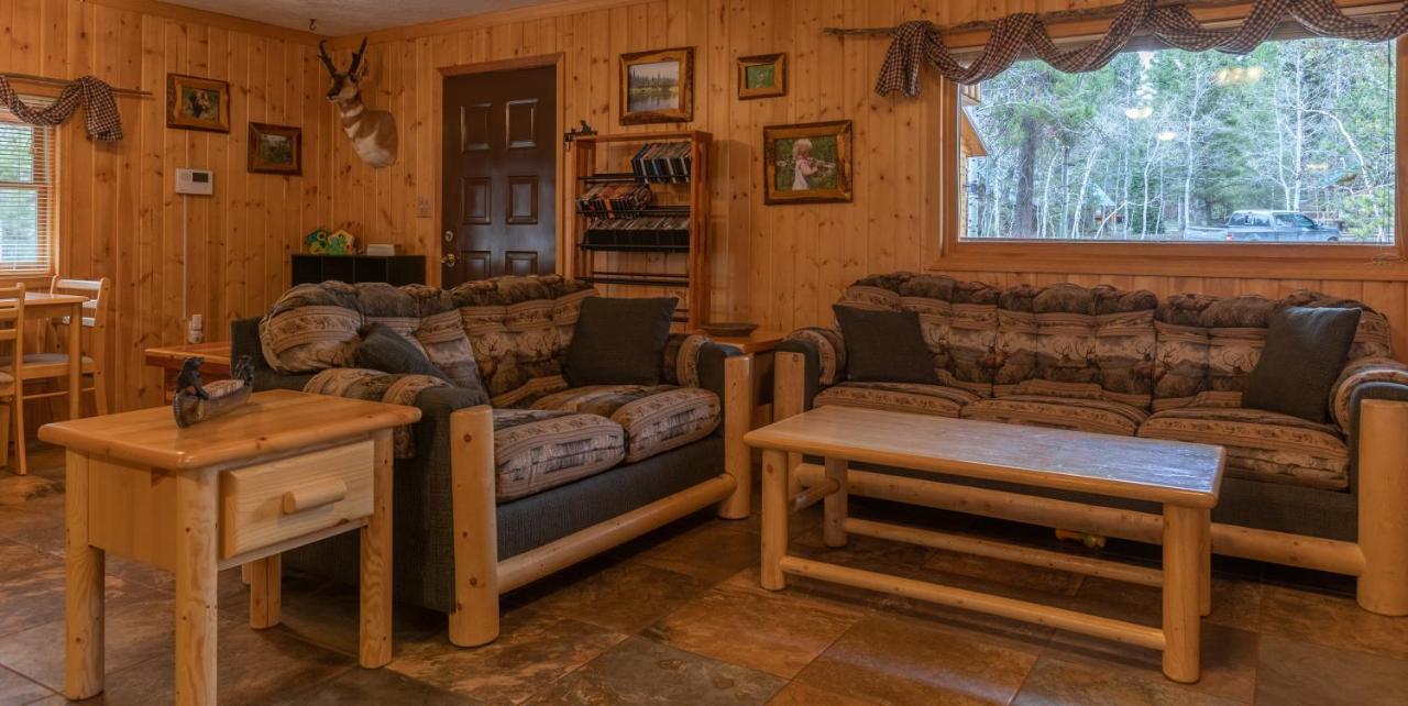 Remington Reload By Kabino Hot Tub Firepit Roku Big Yard Driveway Grill Wifi Trails Island Park Exterior foto