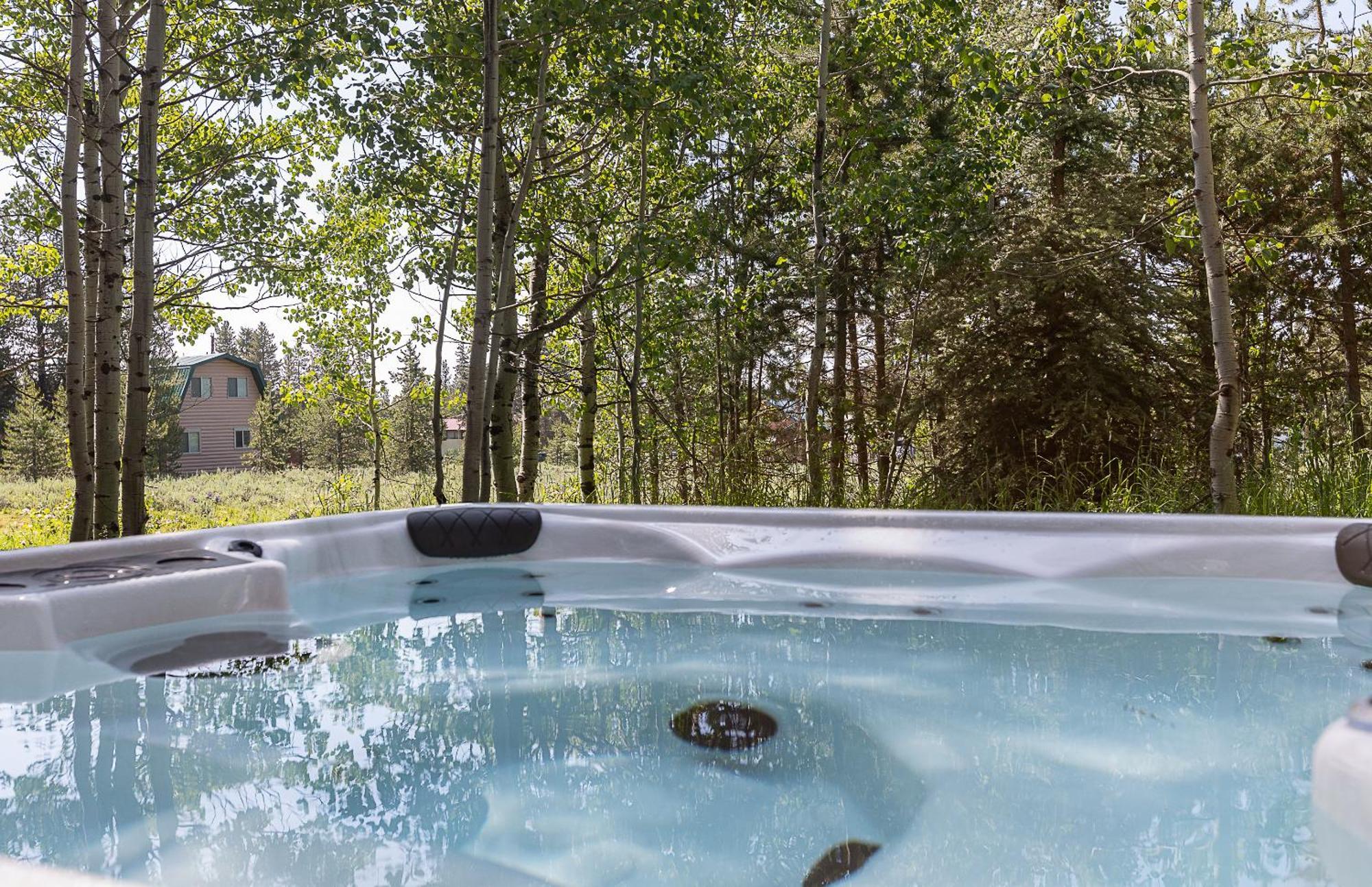Remington Reload By Kabino Hot Tub Firepit Roku Big Yard Driveway Grill Wifi Trails Island Park Exterior foto