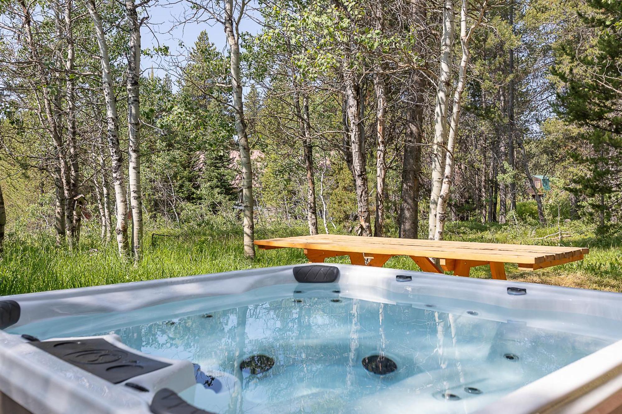 Remington Reload By Kabino Hot Tub Firepit Roku Big Yard Driveway Grill Wifi Trails Island Park Exterior foto